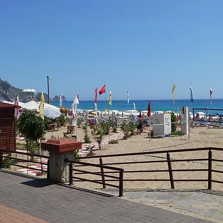 At Cleopatra Beach * 알란야